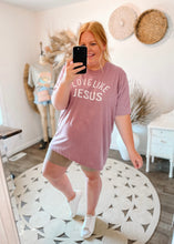 Load image into Gallery viewer, Love Like Jesus Tee In Orchid
